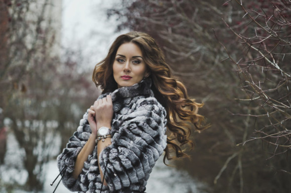 Beautiful girl in a fur coat on a winter walk 4976.